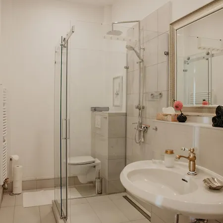 4 Altbauparadies Fuer Gruppenreisende Und Familien Im Zentralen Bremer Fluesseviertel Apartment Bremen